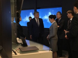 Японцы демонстрируют почти единодушную поддержку офисных романов: опрос