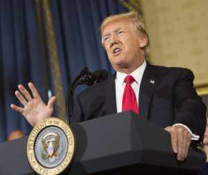 Трампу приходится постоянно оправдываться